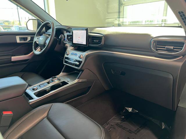 Used 2022 Ford Explorer XLT w/ Equipment Group 202A image 28