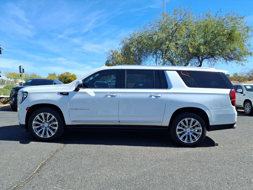 Used 2022 GMC Yukon XL Denali w/ Denali Premium Package image 8