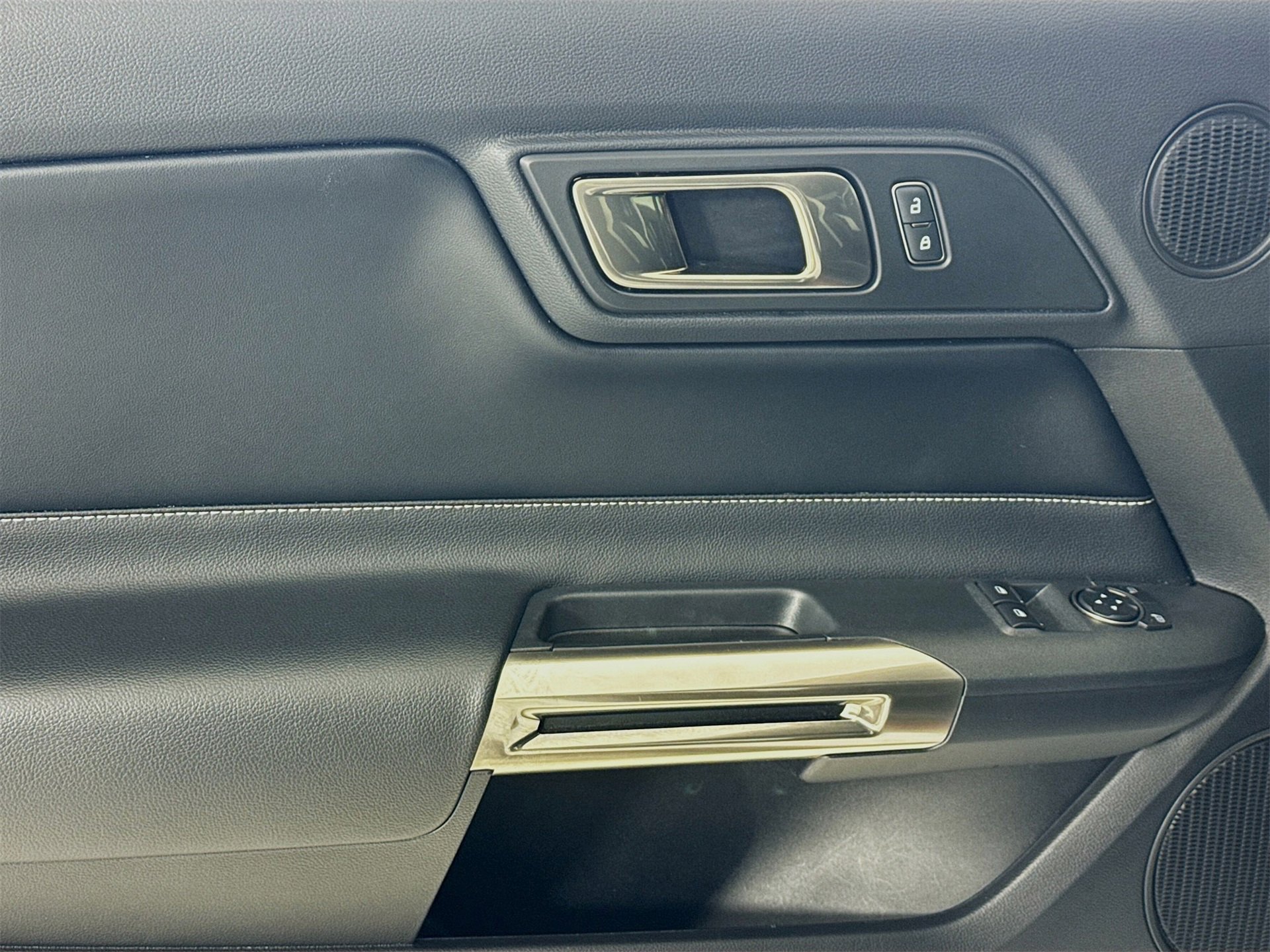 Used 2020 Ford Mustang Shelby GT500 w/ Technology Package image 19