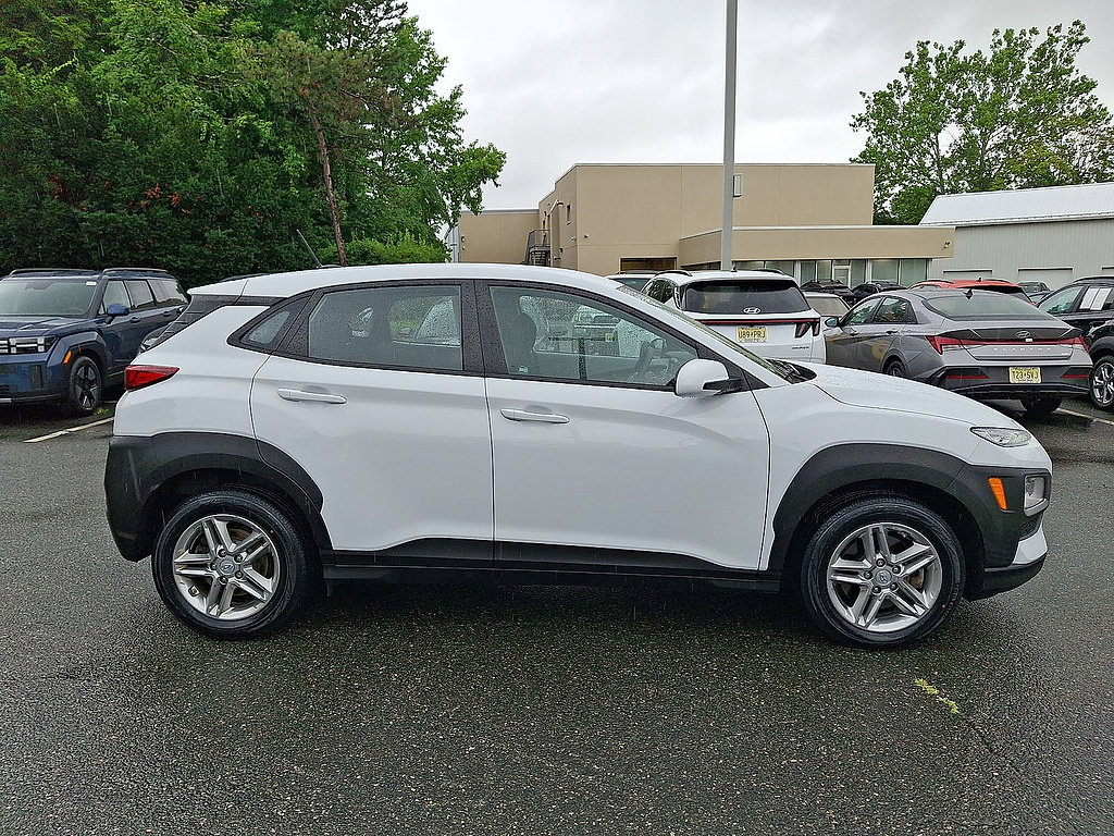 Certified 2021 Hyundai Kona SE w/ Cargo Package AWD/4WD image 25