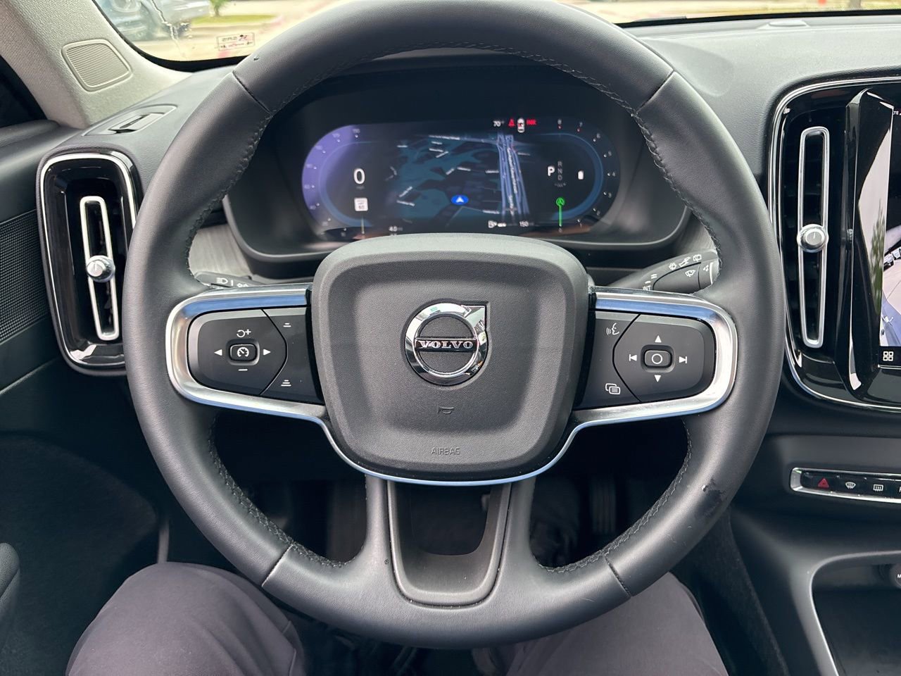 Certified 2025 Volvo XC40 B5 Plus AWD/4WD image 24