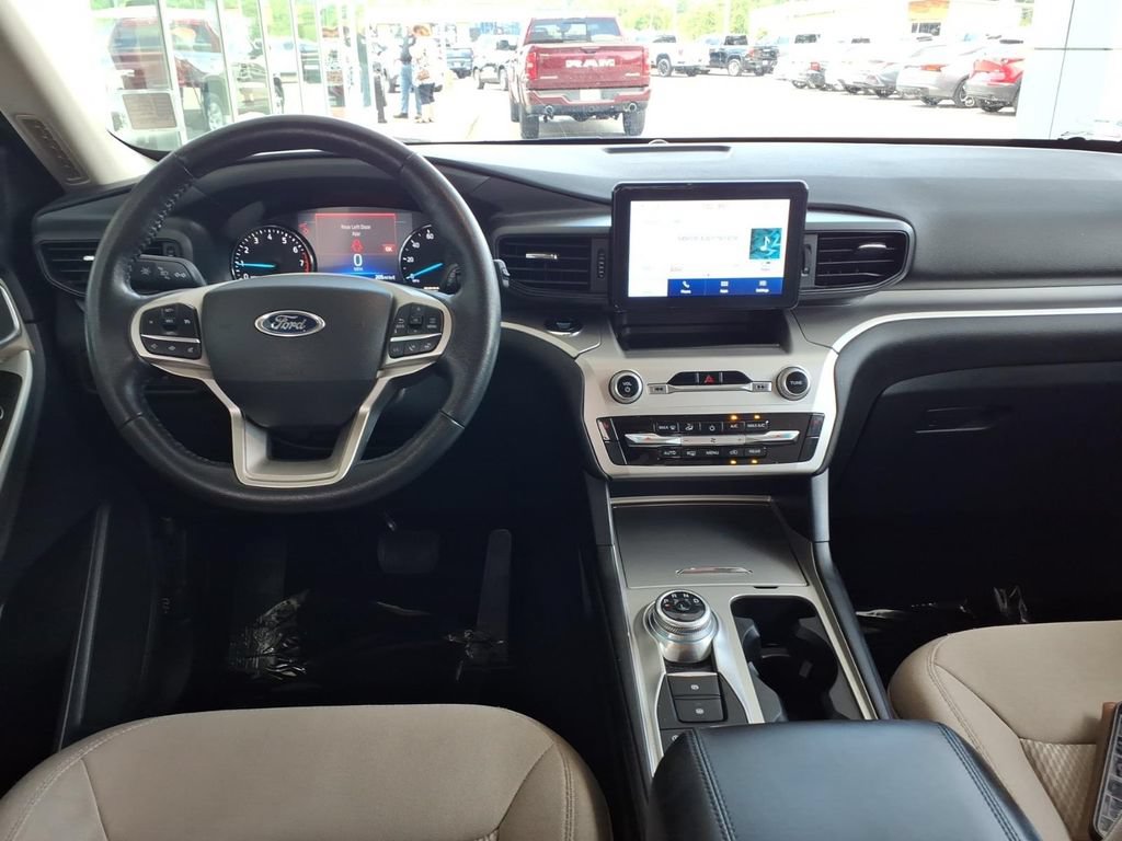 Used 2022 Ford Explorer XLT AWD/4WD image 15