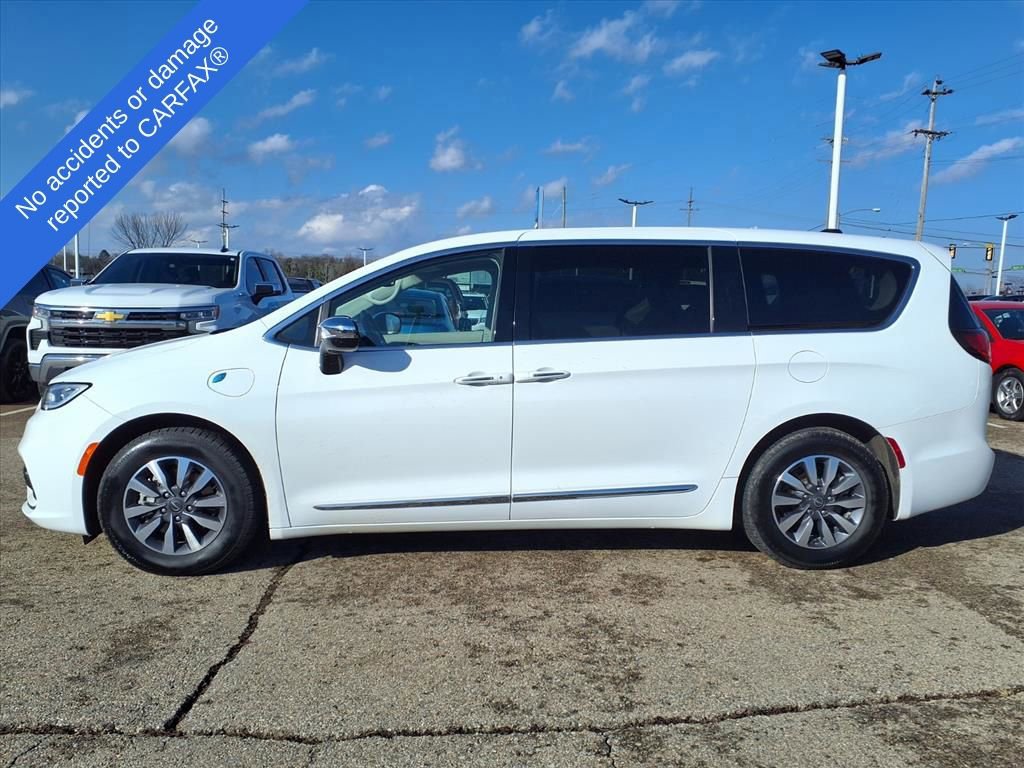 Used 2023 Chrysler Pacifica Limited image 9