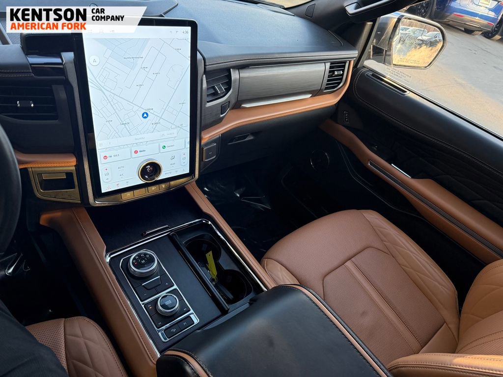 Used 2024 Ford Expedition Platinum image 25