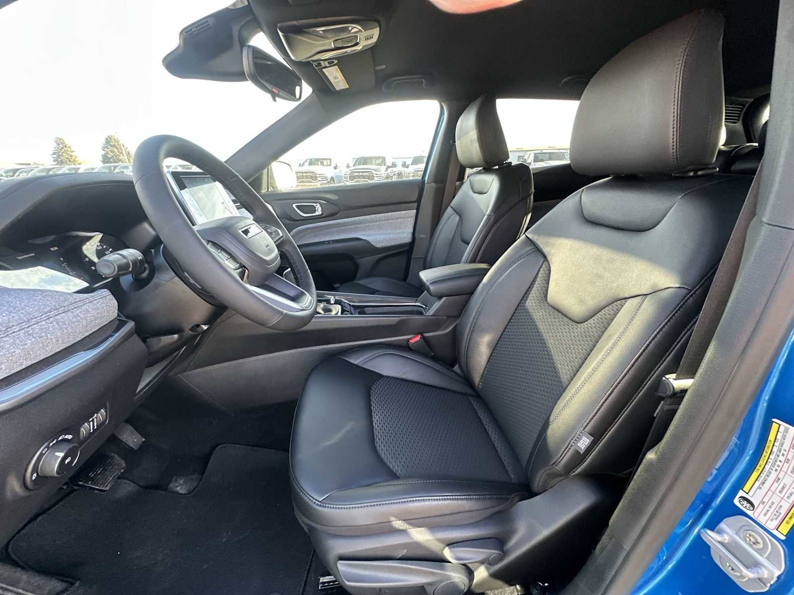 New 2026 Jeep Compass Latitude image 13