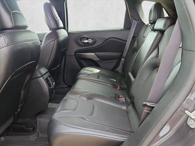 Used 2022 Jeep Cherokee Latitude Lux w/ Mopar Interior Package AWD/4WD image 15