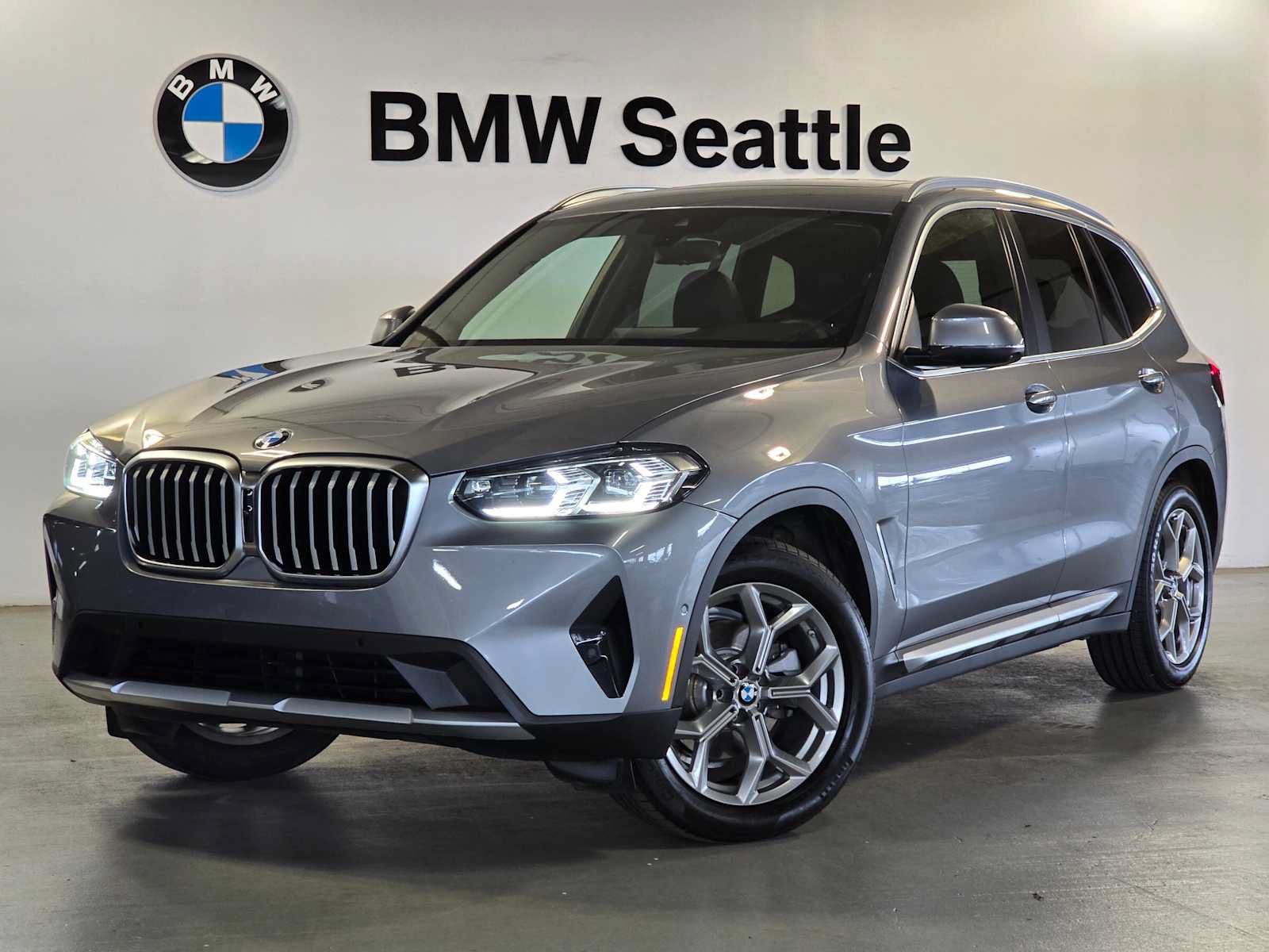 Used 2024 BMW X3 xDrive30i w/ Premium Package AWD/4WD image 1