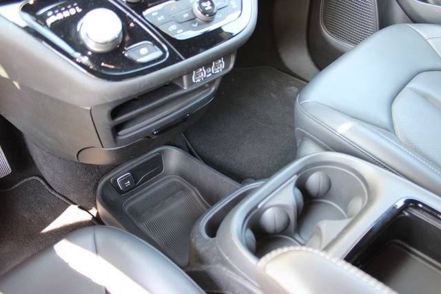 Used 2023 Chrysler Pacifica Touring-L w/ S Appearance Package AWD/4WD image 24