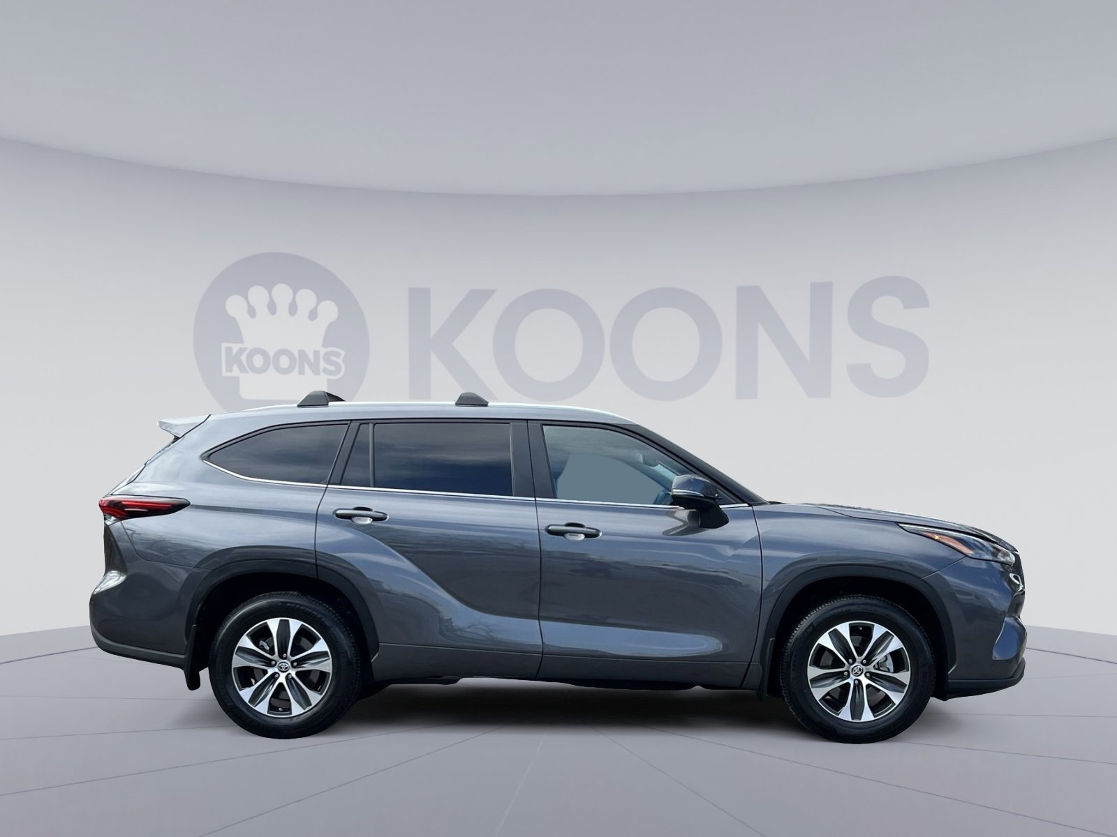 Used 2024 Toyota Highlander XLE image 7