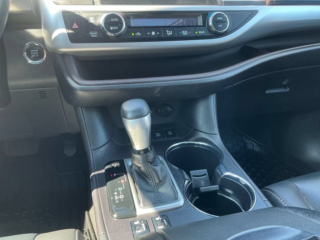 Used 2019 Toyota Highlander XLE AWD/4WD image 12