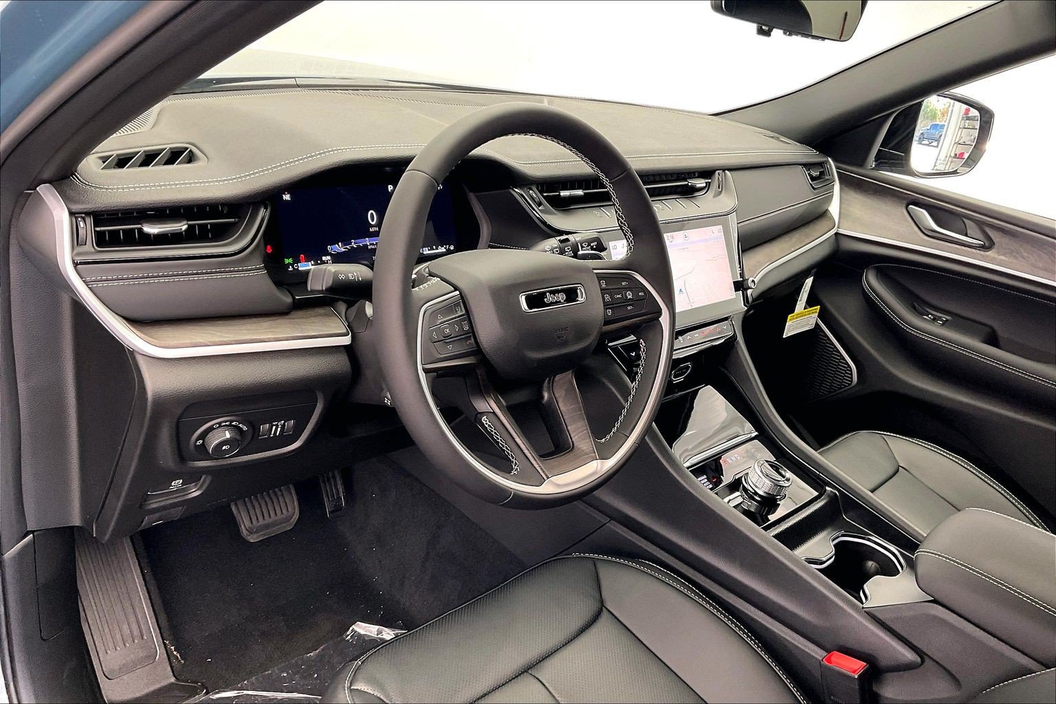 New 2027 Jeep Grand Cherokee Limited AWD/4WD image 4