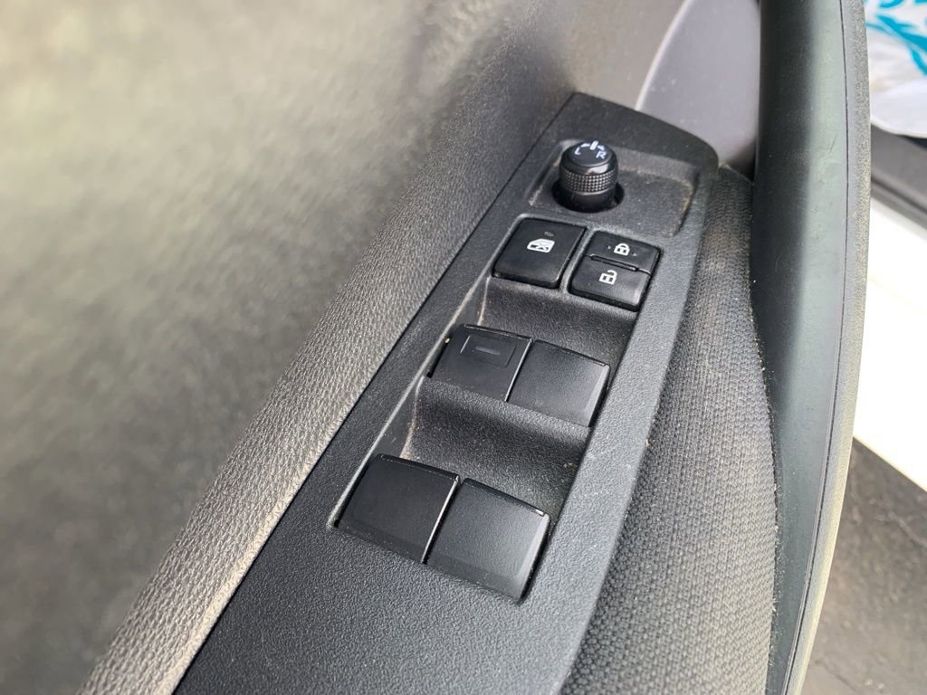 Used 2020 Toyota Corolla LE image 18