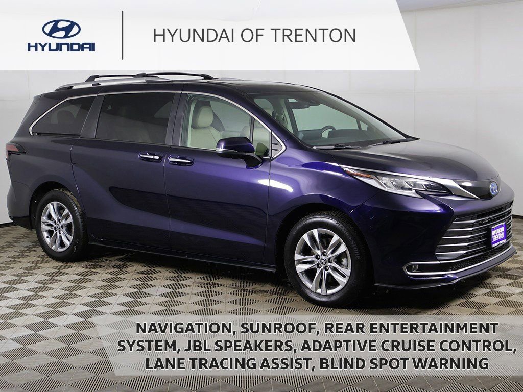 Used 2022 Toyota Sienna Limited AWD/4WD image 1