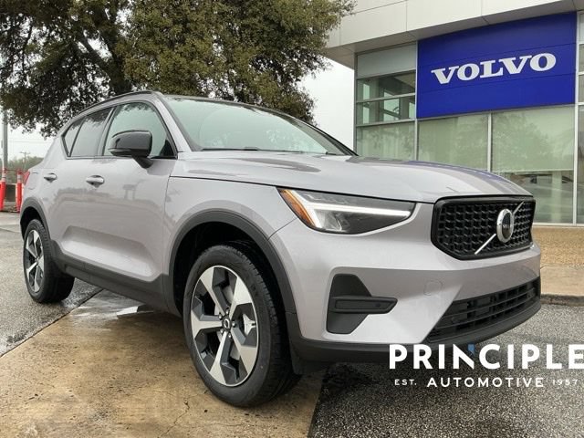 New 2026 Volvo XC40 B4 Core