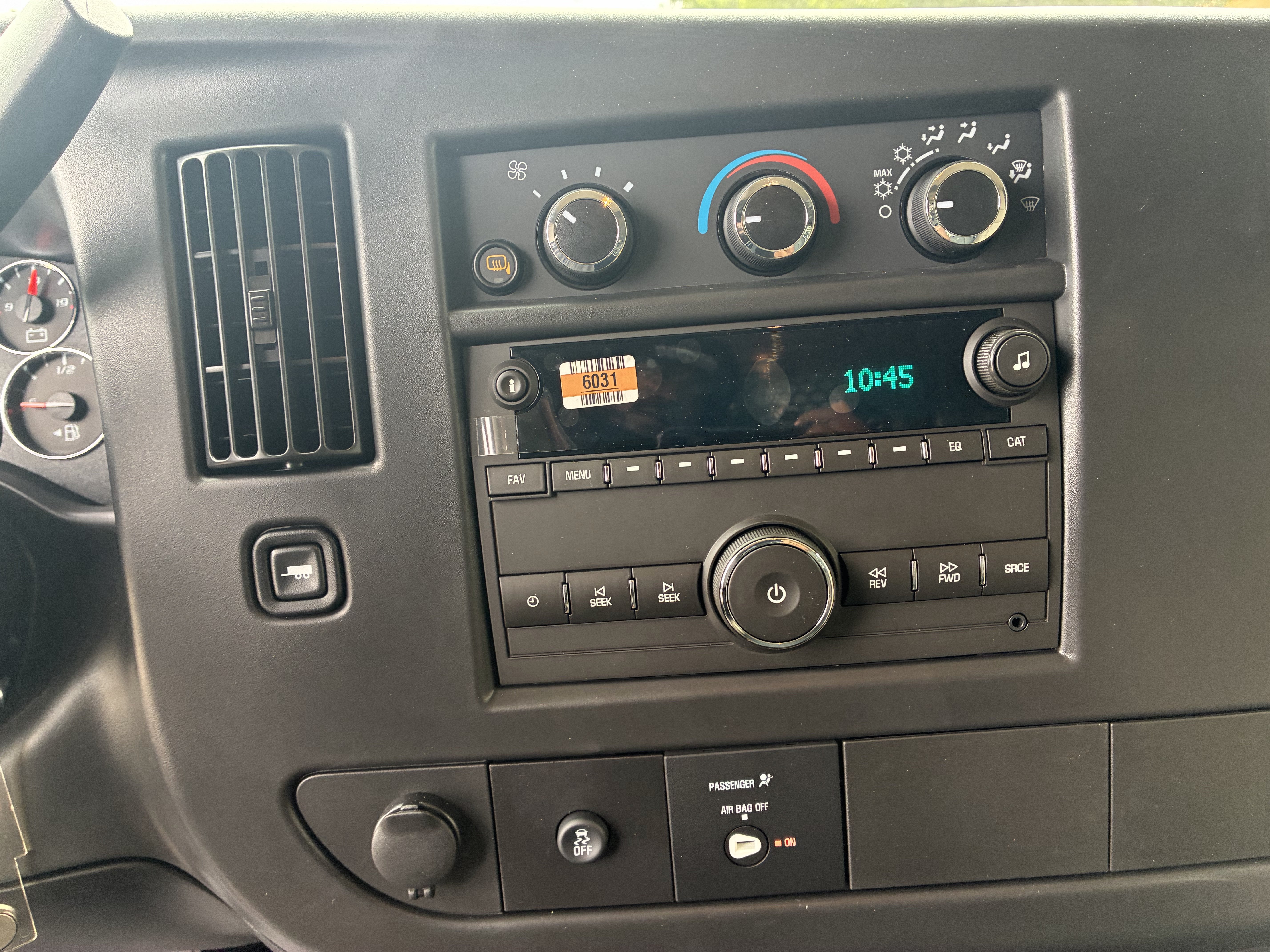New 2026 Chevrolet Express 2500 w/ Driver Convenience Package RWD image 33