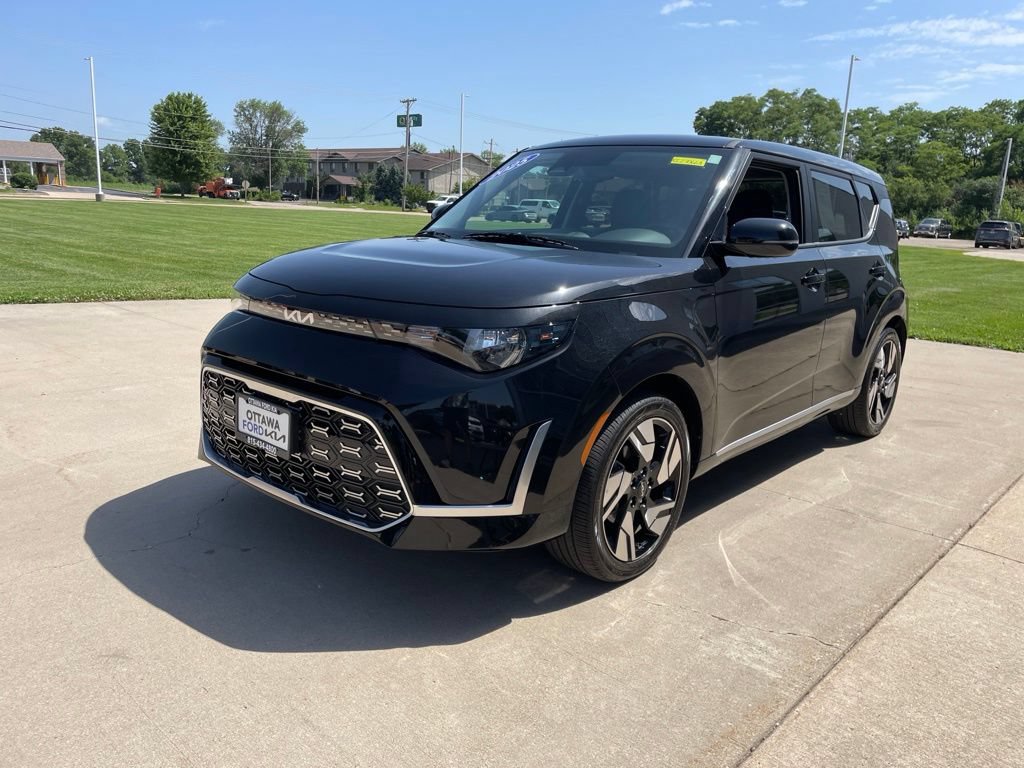 Used 2025 Kia Soul GT-Line FWD image 2