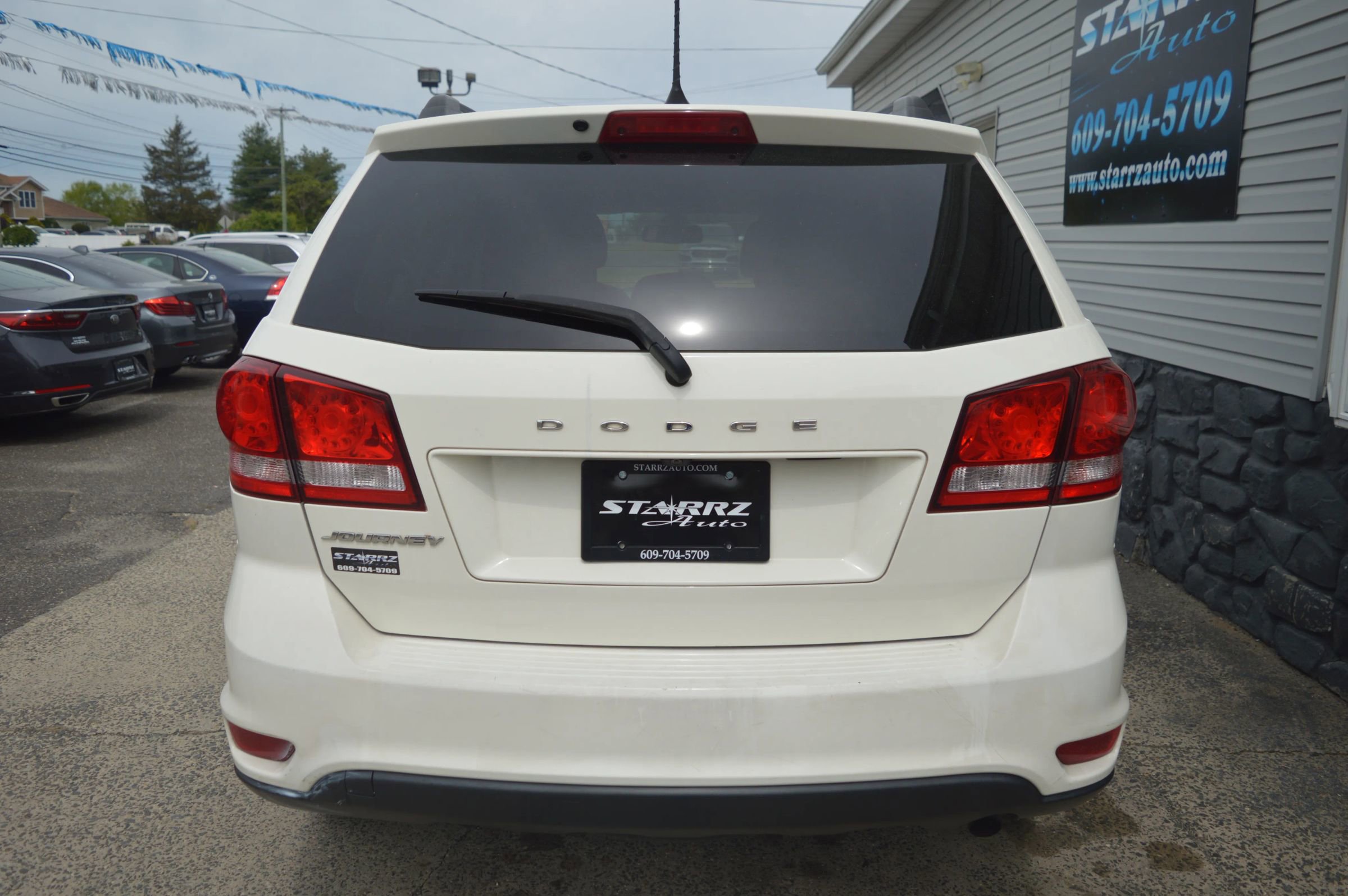 Used 2019 Dodge Journey SE w/ Connectivity Group FWD image 4