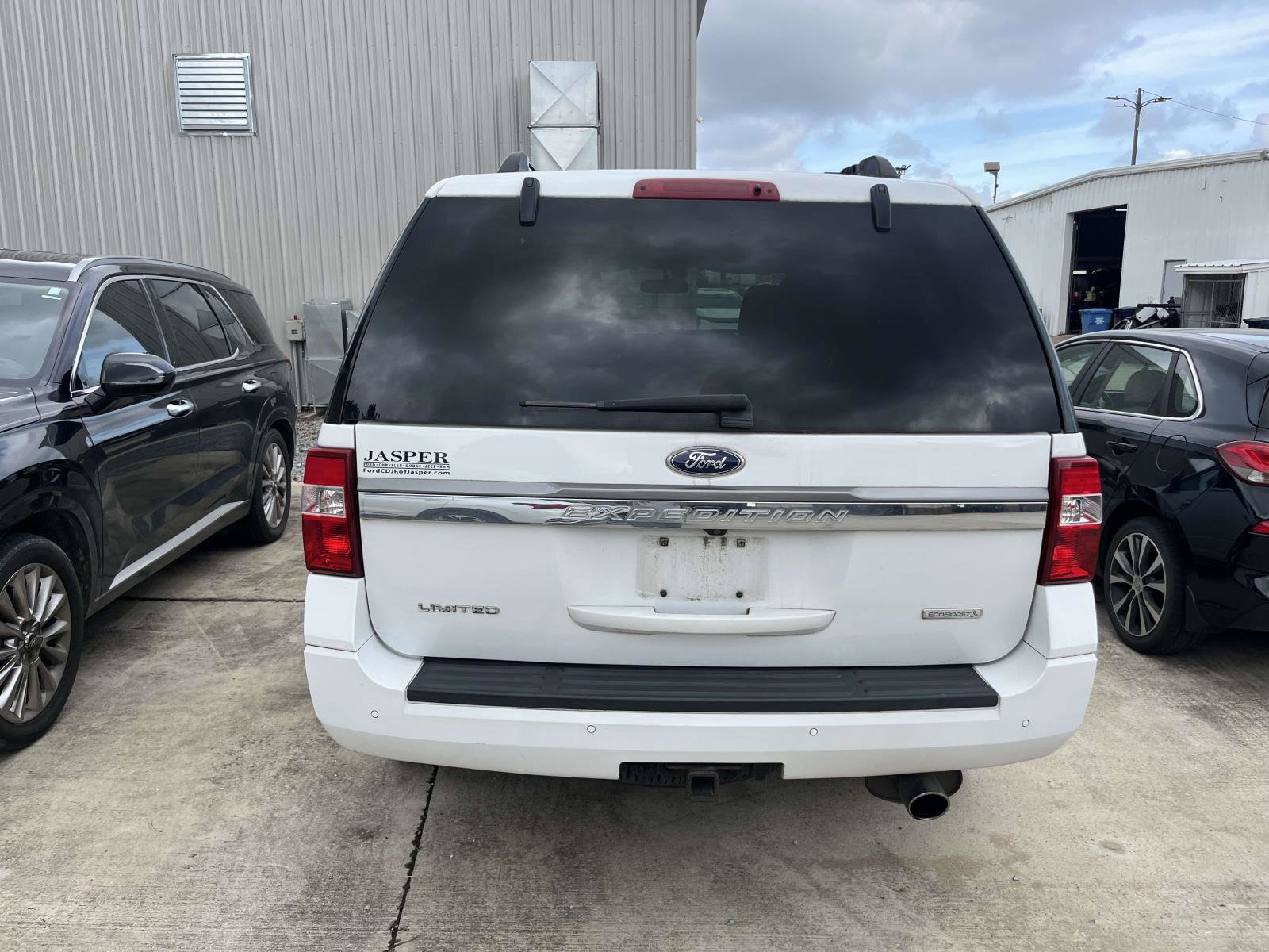 Used 2016 Ford Expedition Limited RWD image 3