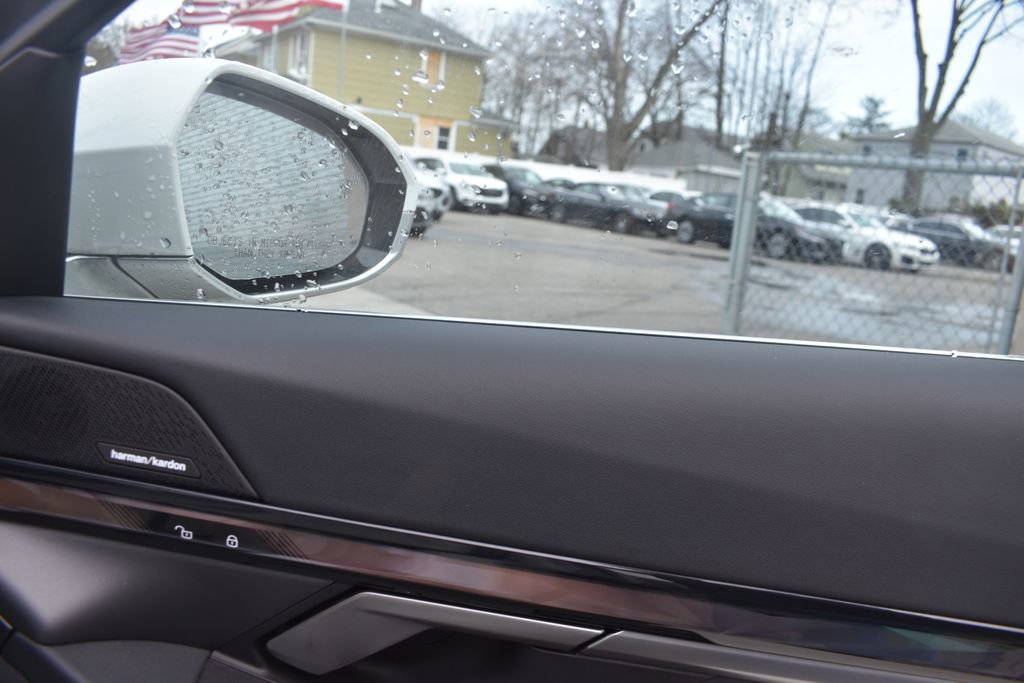 Used 2024 BMW i5 eDrive40i image 22