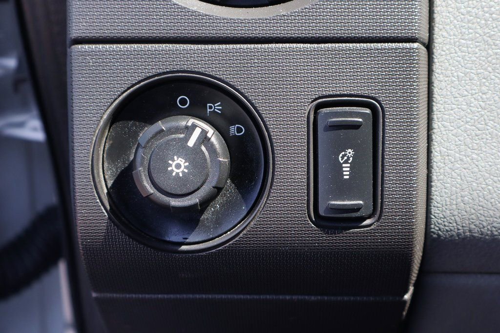 Used 2015 Ford F550 2WD Regular Cab Super Duty image 27