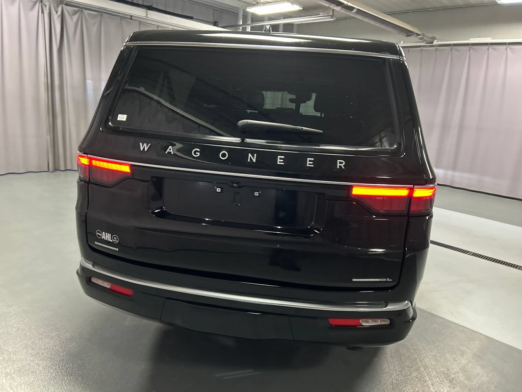 Used 2023 Jeep Wagoneer L Series III w/ Premium Group I AWD/4WD image 6