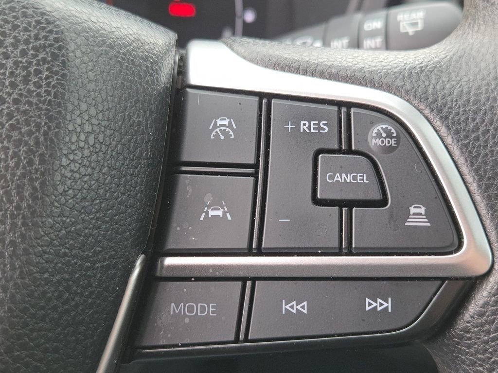 Used 2025 Toyota Grand Highlander FWD image 17