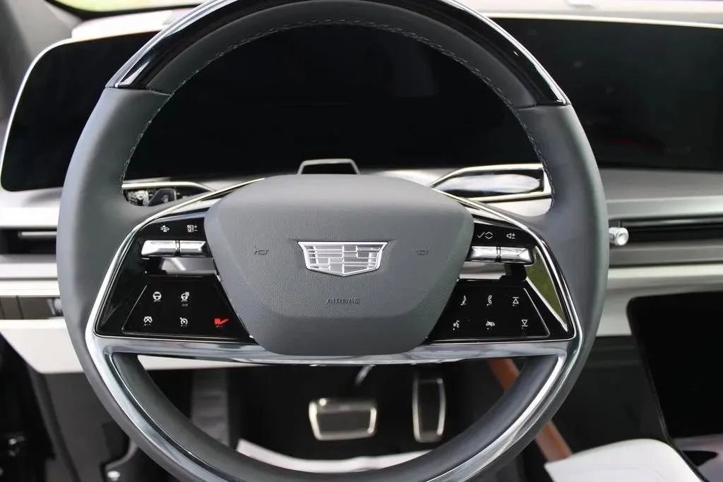 New 2026 Cadillac Vistiq Luxury image 14