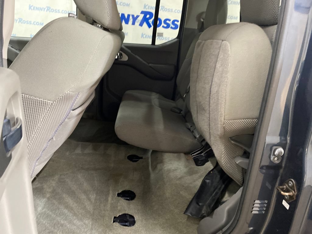 Used 2015 Nissan Frontier SV AWD/4WD image 10