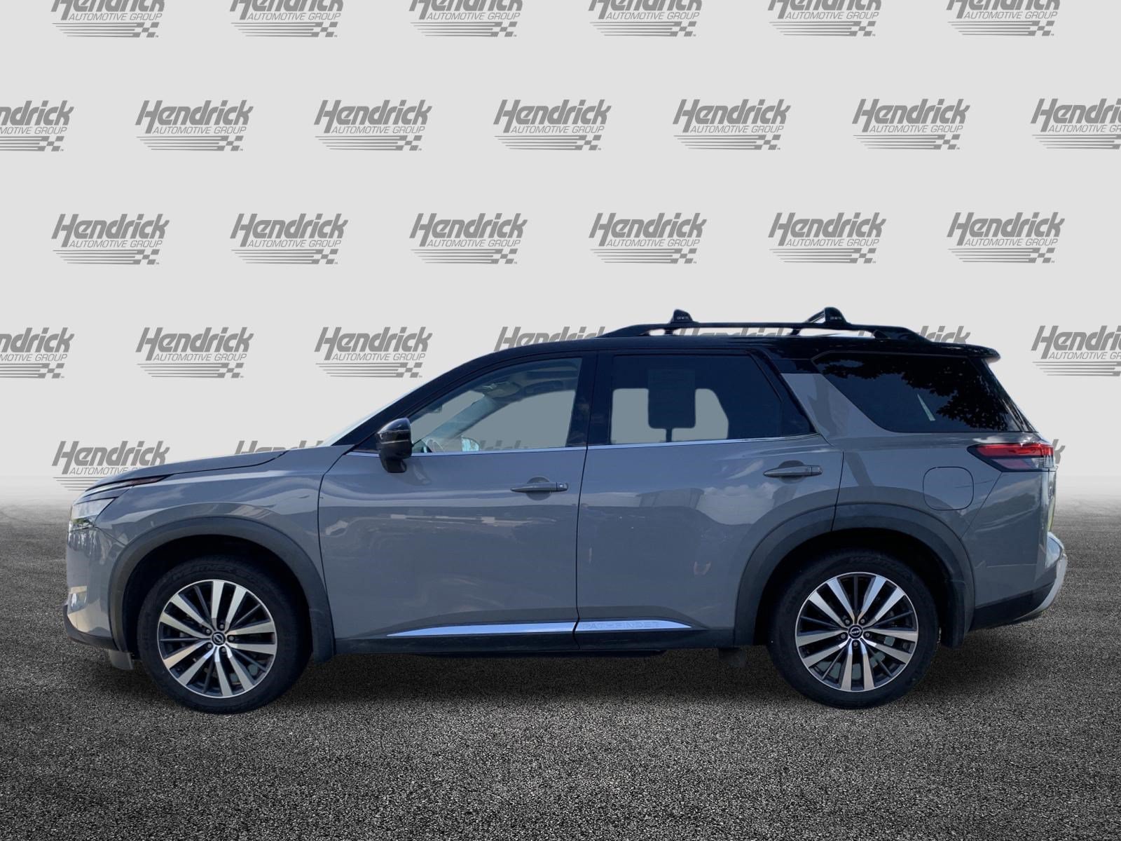 Used 2022 Nissan Pathfinder Platinum w/ Cargo Package FWD image 7