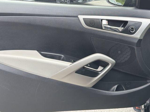 Used 2013 Hyundai Veloster FWD image 10