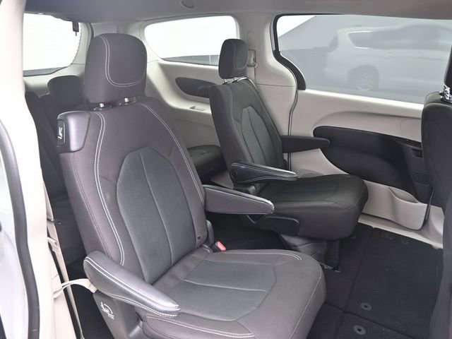 Used 2023 Chrysler Voyager LX image 27