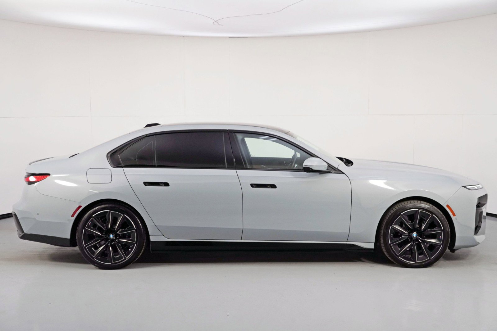 Used 2024 BMW i7 xDrive60 w/ Premium Package image 62