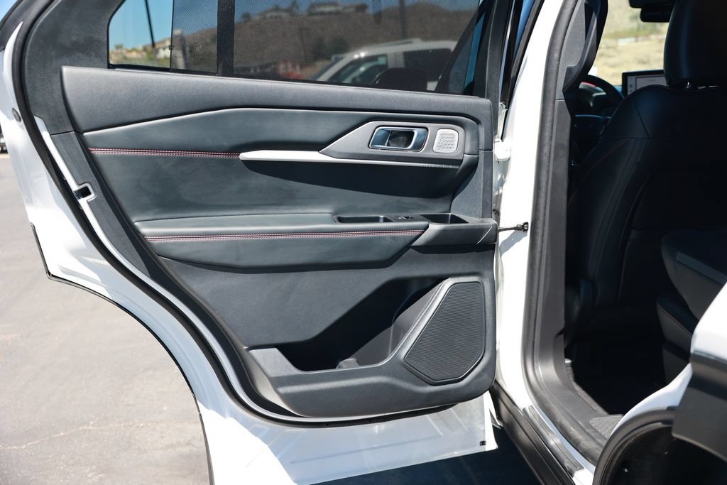 Used 2025 Ford Explorer ST AWD/4WD image 39