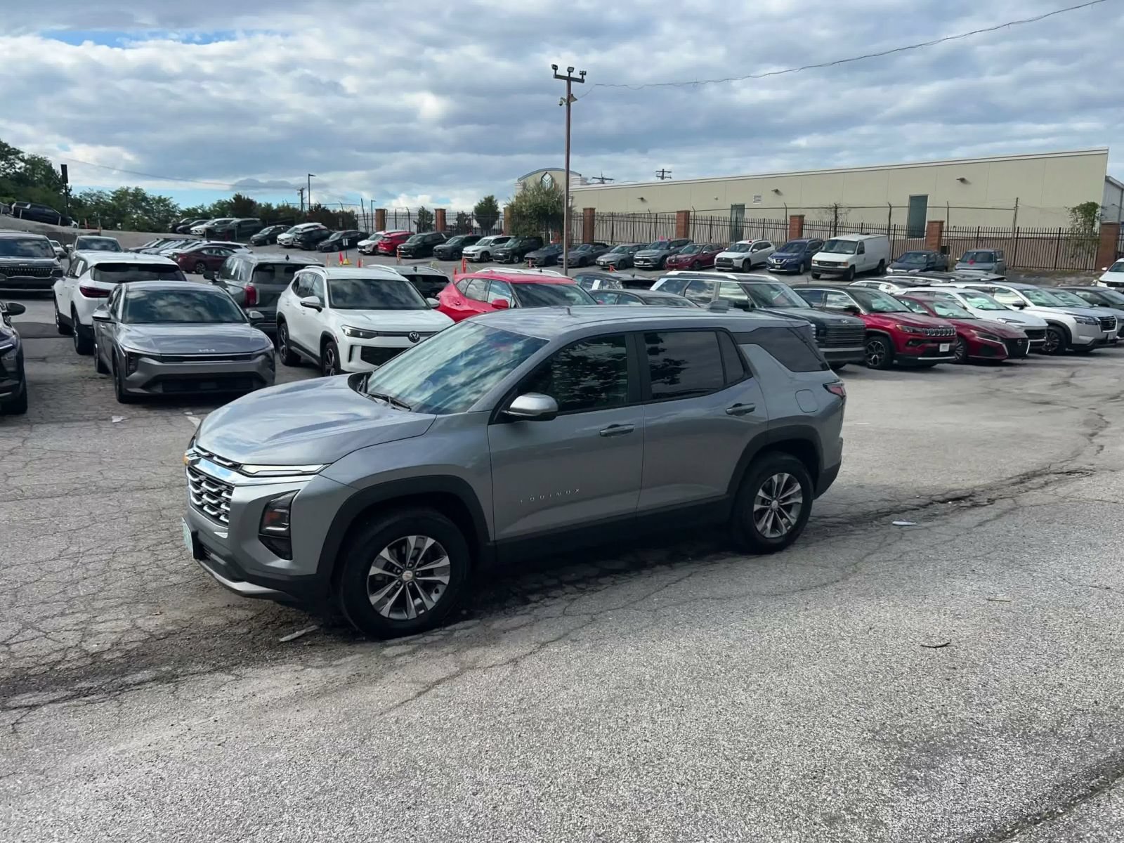 Used 2025 Chevrolet Equinox LT FWD image 7