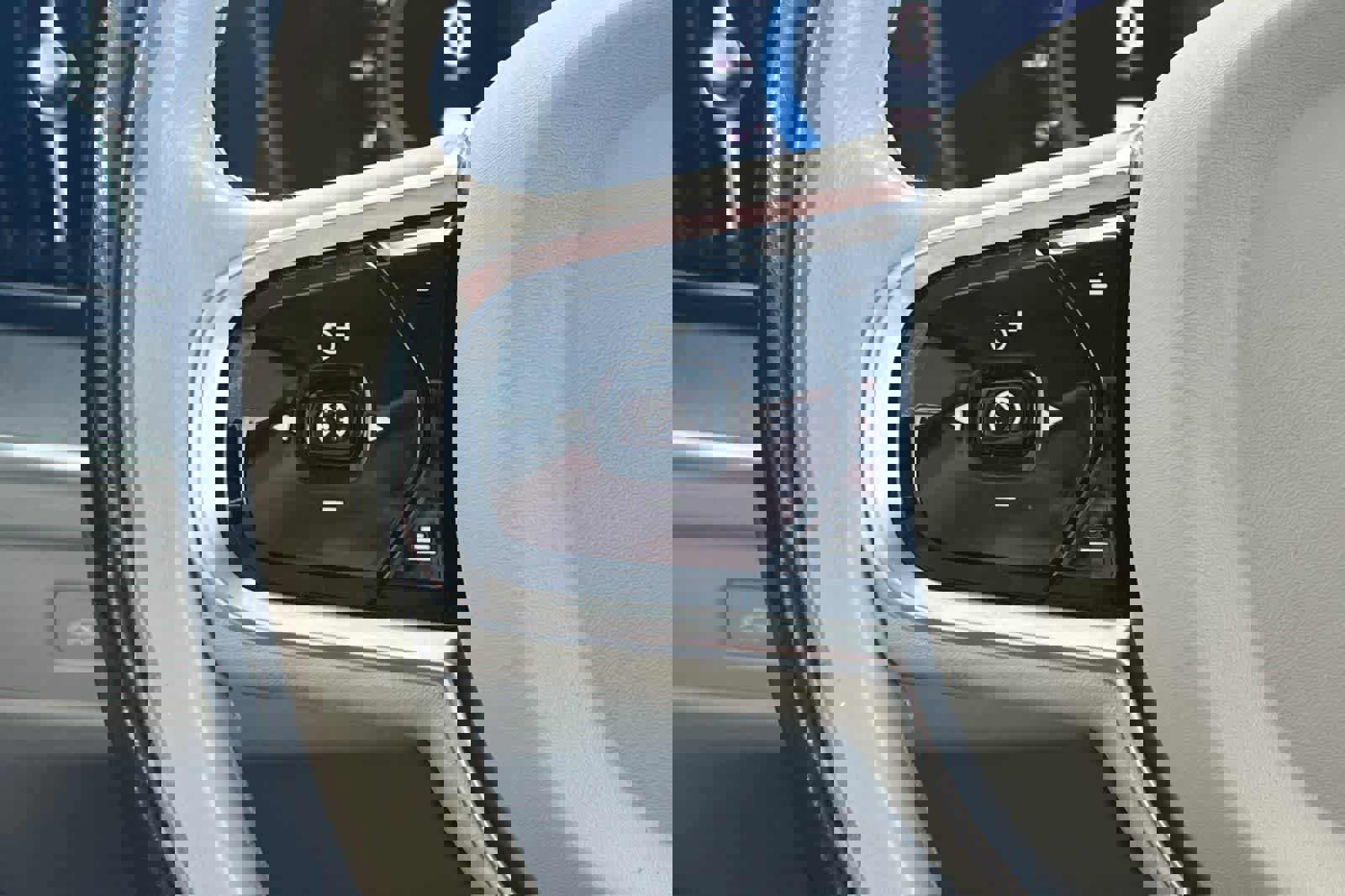 Used 2023 Volvo XC60 B5 Plus image 30