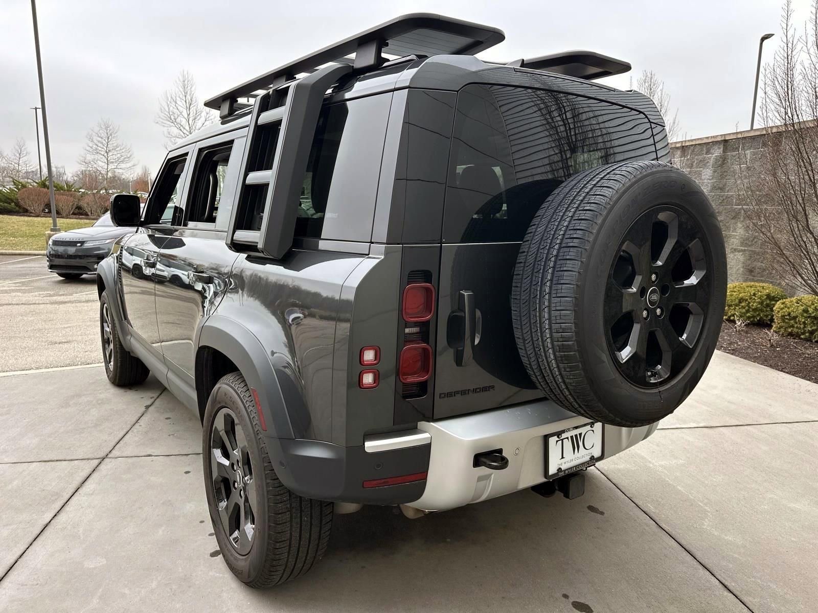 Used 2025 Land Rover Defender 110 S image 7