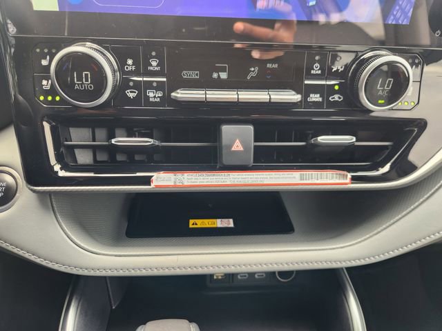 Certified 2025 Toyota Highlander Platinum AWD/4WD image 18