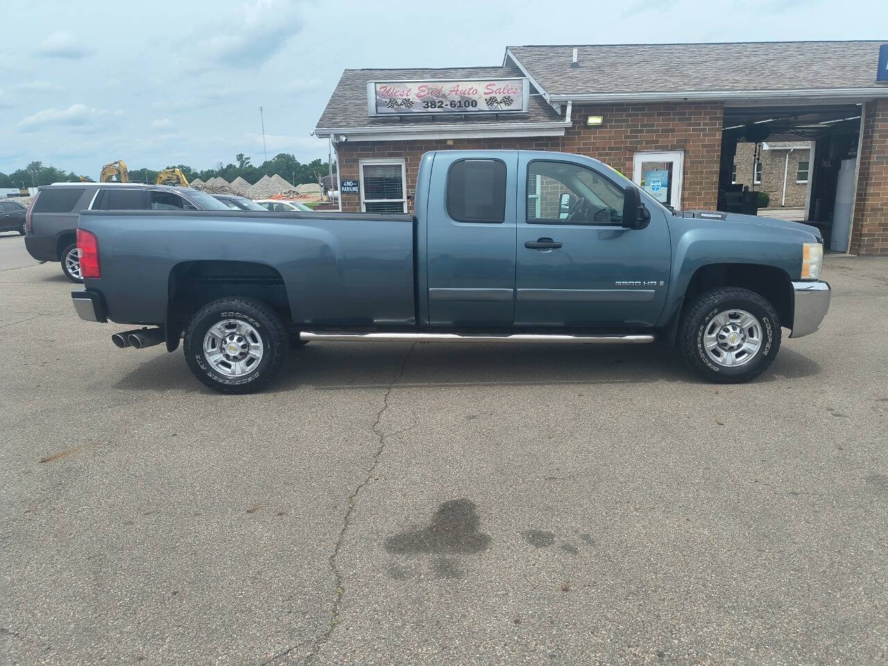 Used 2008 Chevrolet Silverado 3500 LT AWD/4WD image 2