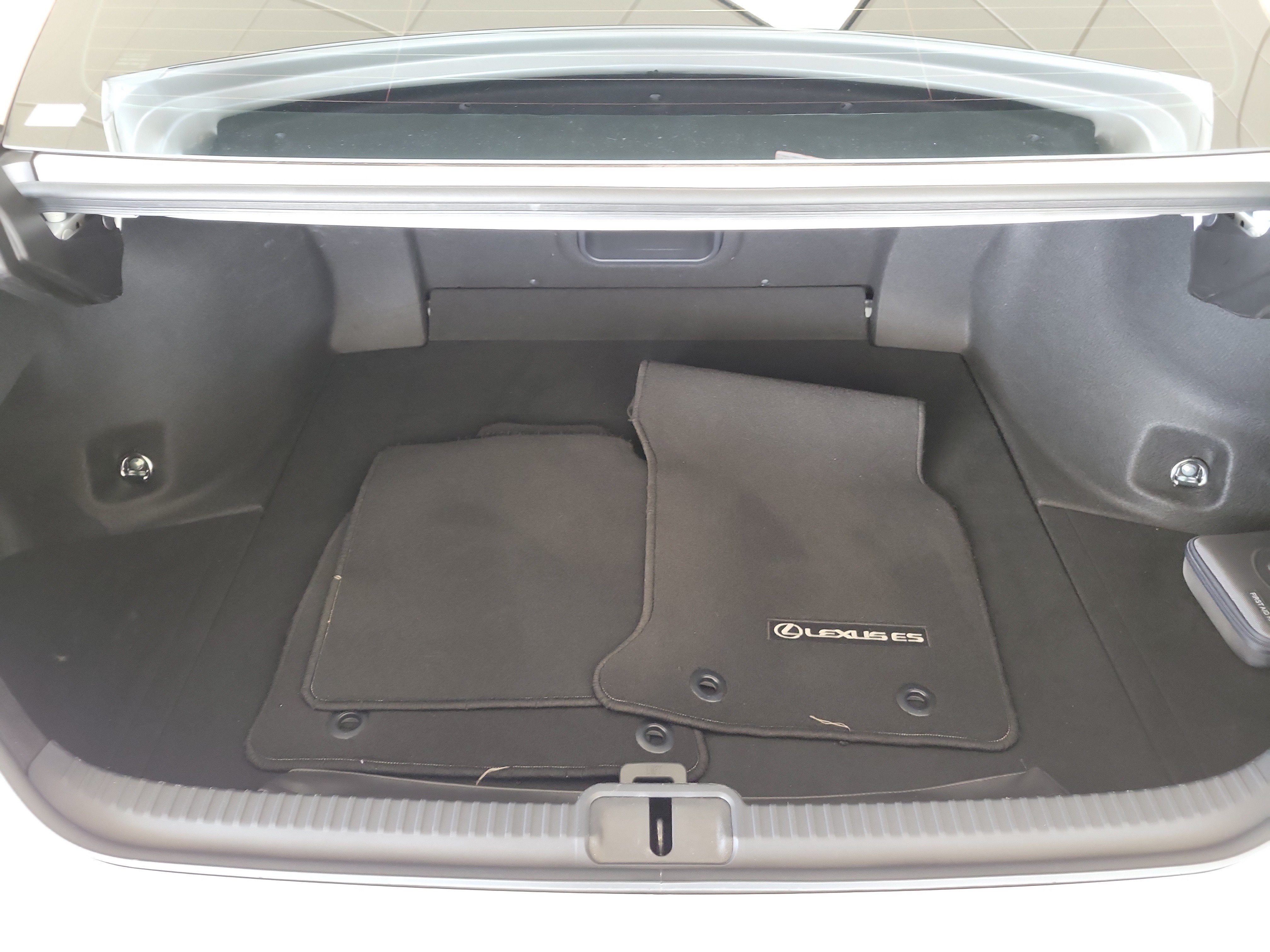 Used 2024 Lexus ES 250 w/ Premium Package AWD/4WD image 11
