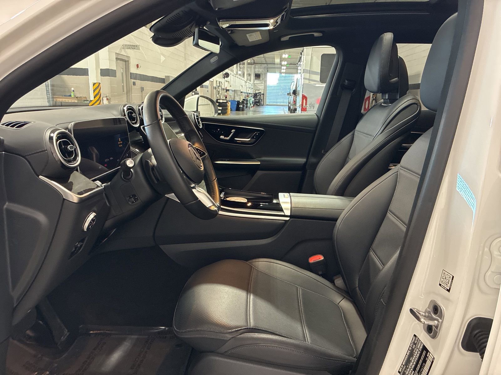 Used 2025 Mercedes-Benz GLC 300 4MATIC image 18