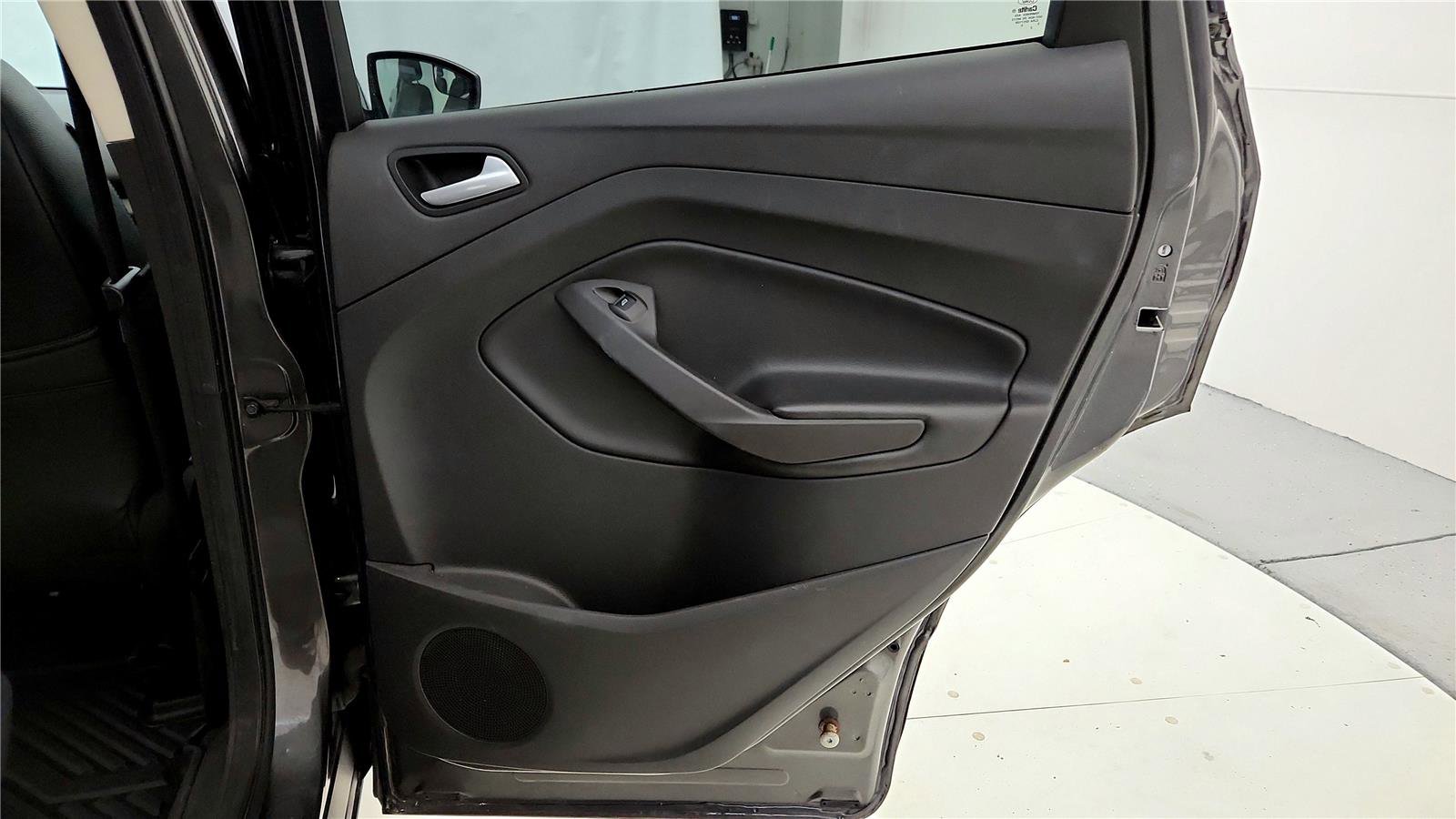 Used 2015 Ford Escape SE image 31