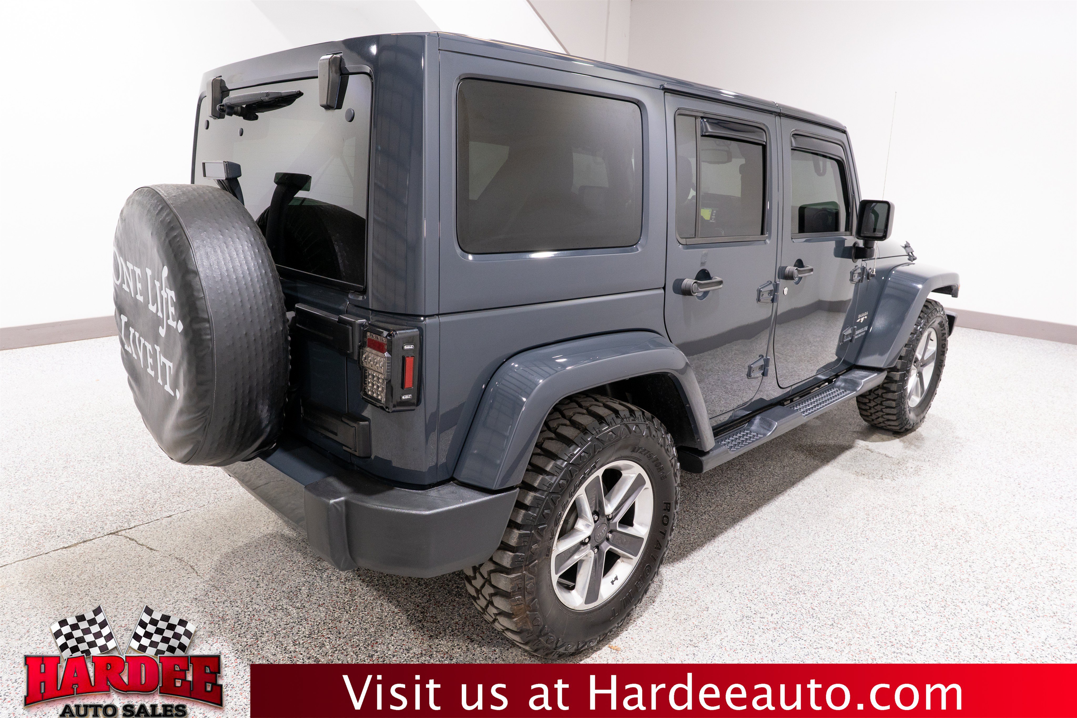 Used 2017 Jeep Wrangler Unlimited Sahara w/ Connectivity Group AWD/4WD image 5