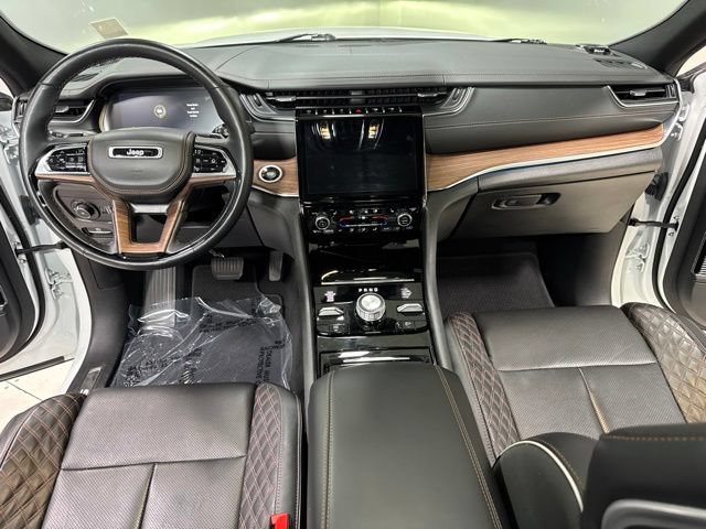 Used 2024 Jeep Grand Cherokee Summit w/ Adv Protech Group IV AWD/4WD image 3