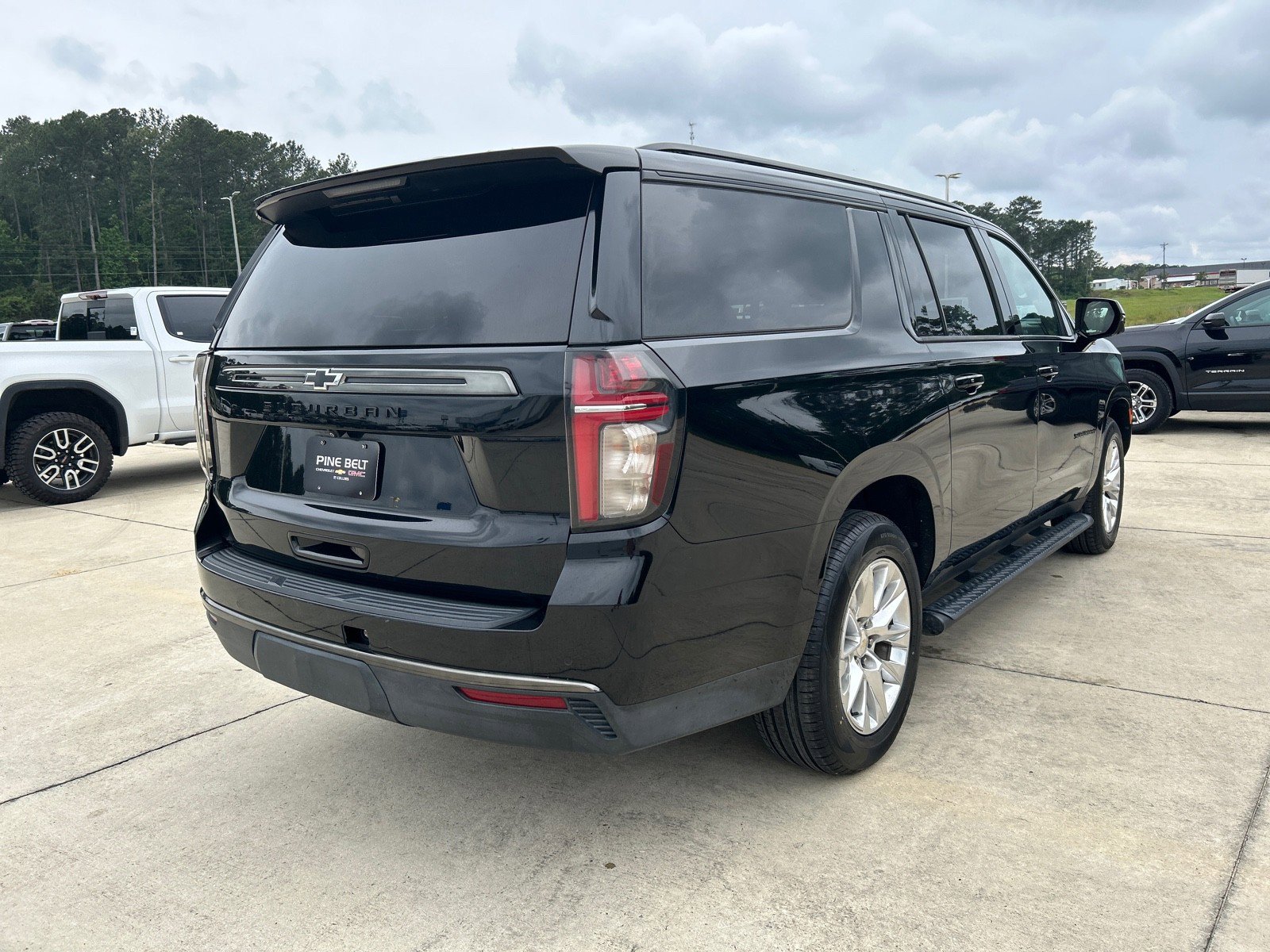 Used 2021 Chevrolet Suburban Z71 w/ Z71 Off-Road Package AWD/4WD image 3