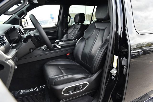 Used 2024 Jeep Wagoneer Series II w/ Flexible Seating Group image 21