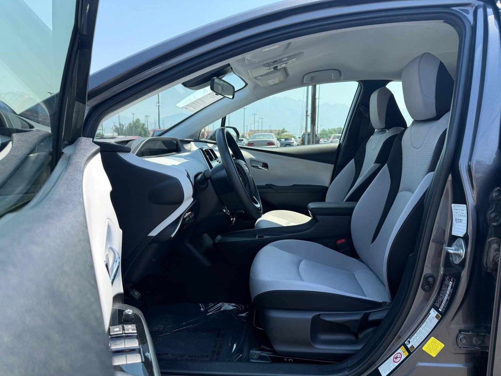 Used 2022 Toyota Prius LE FWD image 12