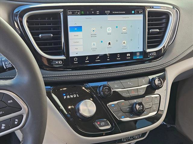 Used 2024 Chrysler Pacifica Select image 15