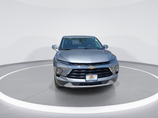 Used 2025 Chevrolet Blazer LT AWD/4WD image 3