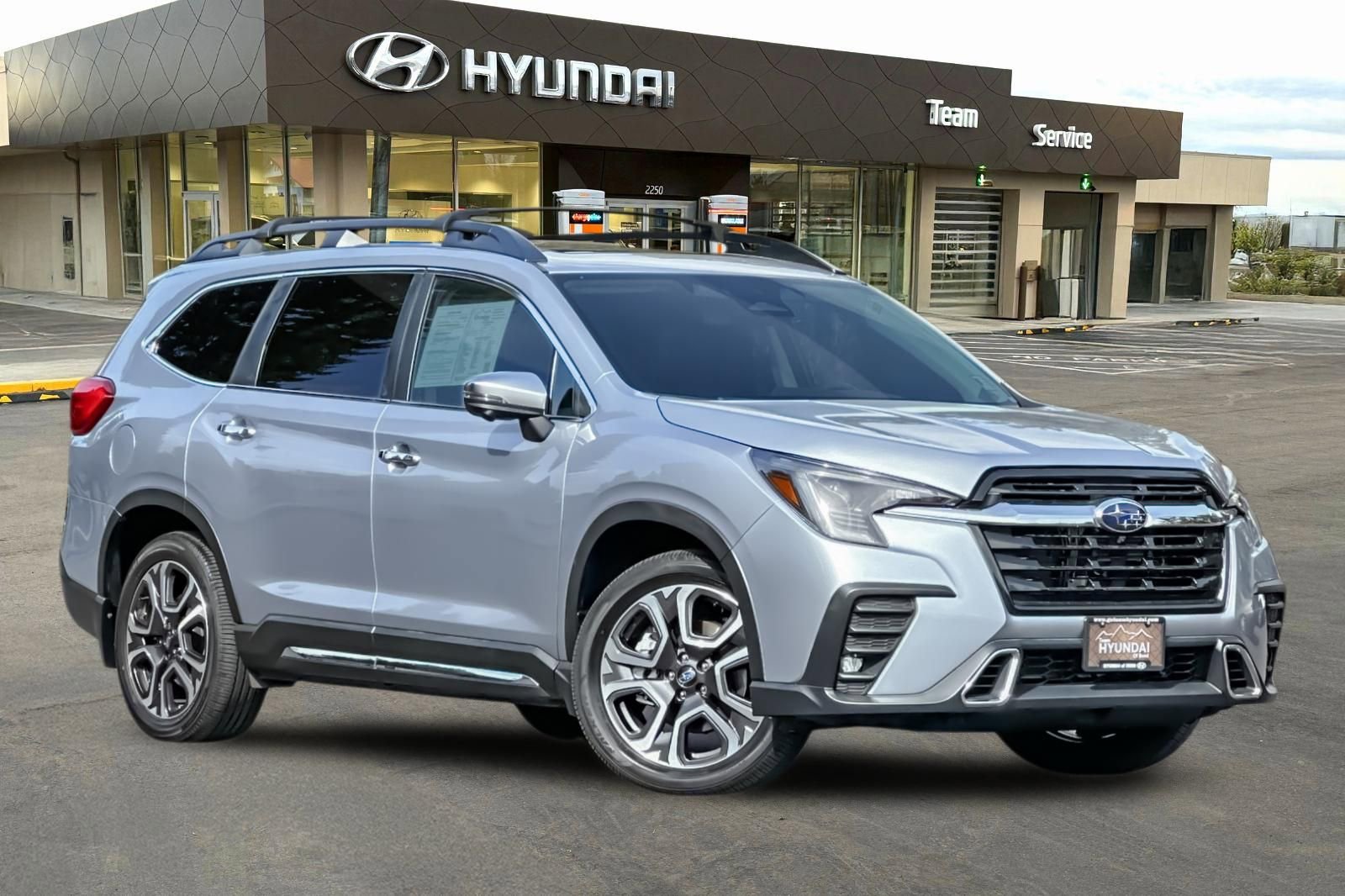 Used 2023 Subaru Ascent Touring image 2