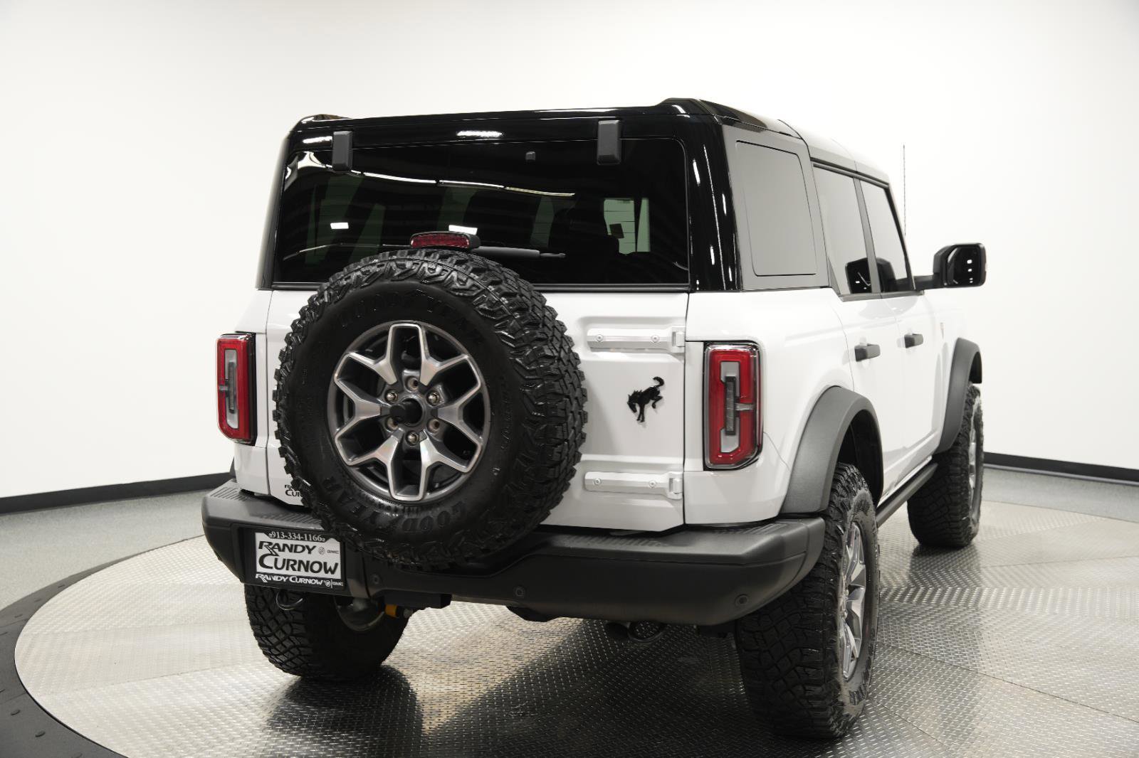 Used 2025 Ford Bronco Badlands image 8